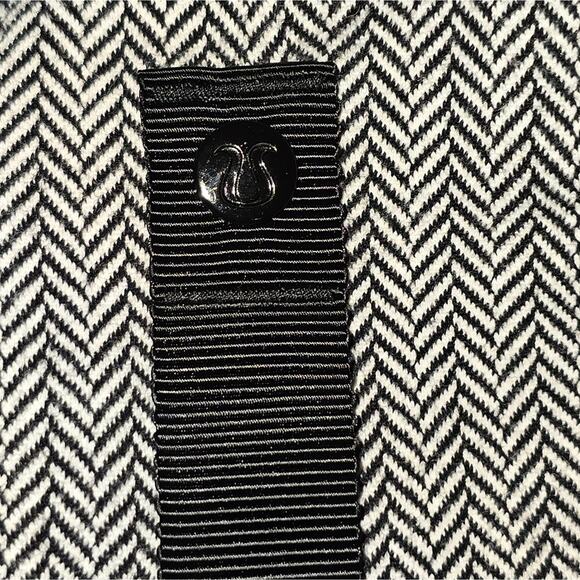 Lululemon Gray Stripe Herringbone Vinyasa Snap Infinity Scarf - Picture 4 of 6